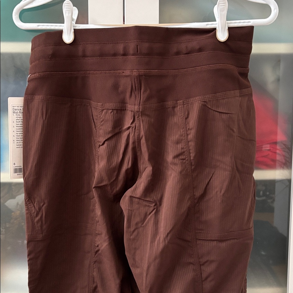 Lululemon Dance Studio Mid Rise Pant 28.5โ SZ 6 LAVA CAKE NWT ๐ค๐ค๐ค - Picture 5 of 7